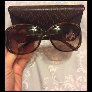 Gucci sunglasses😎😎😎